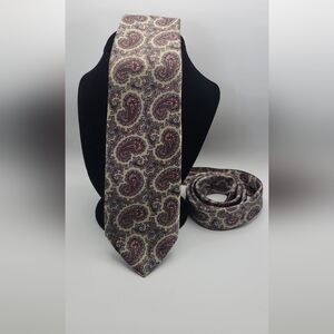 Oscar de la Renta Cream and Red Paisley Tie
